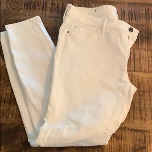 White skinny jeans